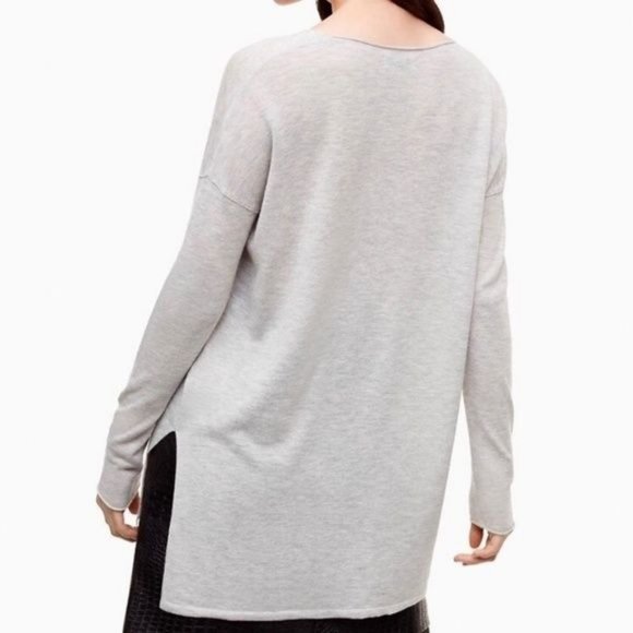 Aritzia Babaton Wool Blend Erin V Neck Sweater in Light Gray Womens Size XXS - Picture 3 of 9